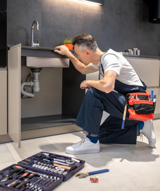 Professionals plumbing in UAE